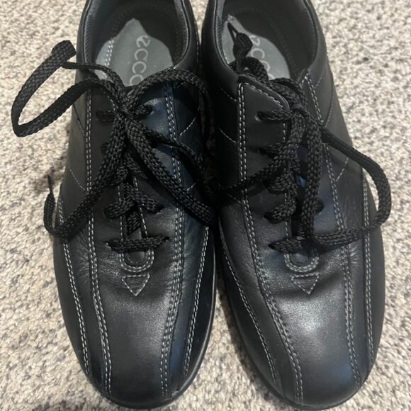 ECCO BLACK LEATHER LOAFERS SZ 37/ 6.5M - Picture 1 of 7